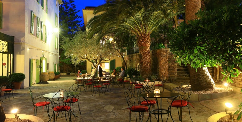 Corsica Hotel Courtyard